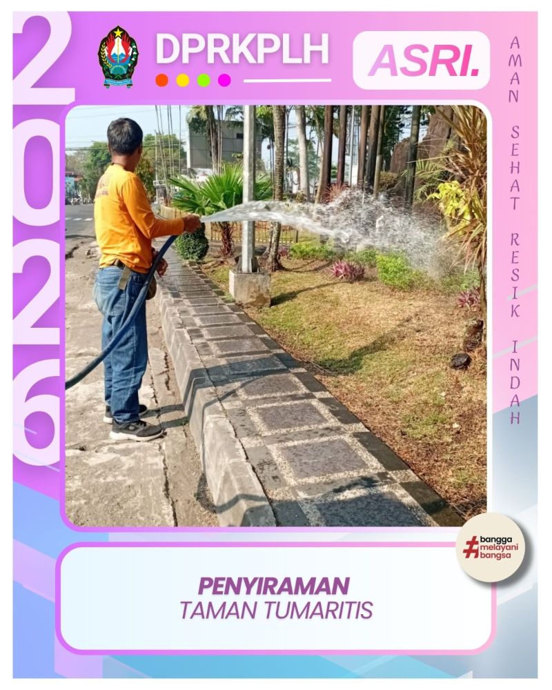 Jaga Kesegaran Kota, DPRKPLH Intensifkan Penyiraman Tanaman di Taman Tumaritis