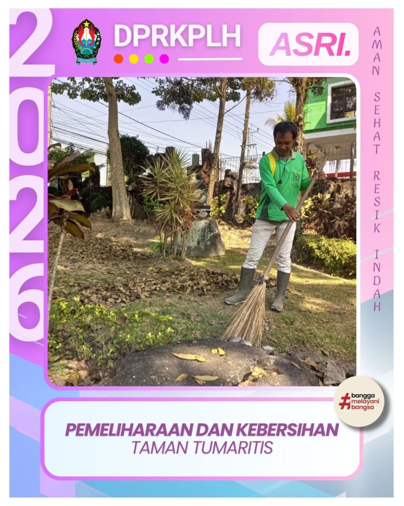 Aksi Petugas RTH DPRKPLH Temanggung Bersihkan Taman Tumaritis