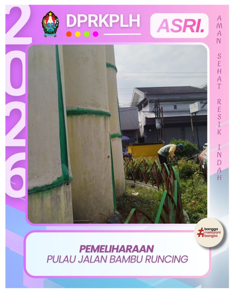 Tingkatkan Keindahan Lingkungan, Petugas RTH Rapikan Pulau Jalan Bambu Runcing Parakan